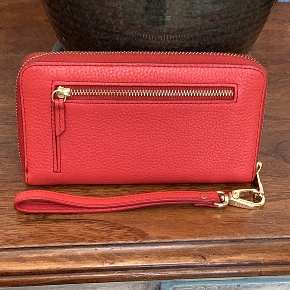 Fossil Vibrant Red cow hide Leather zip around Wristlet/wallet - Picture 4 of 16